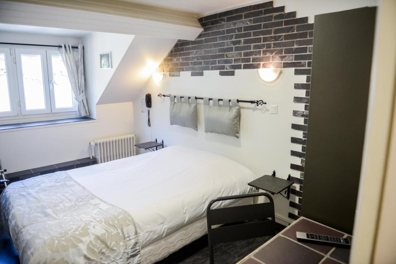 Logis Le Saint Hubert Hotel Haybes Eksteriør billede