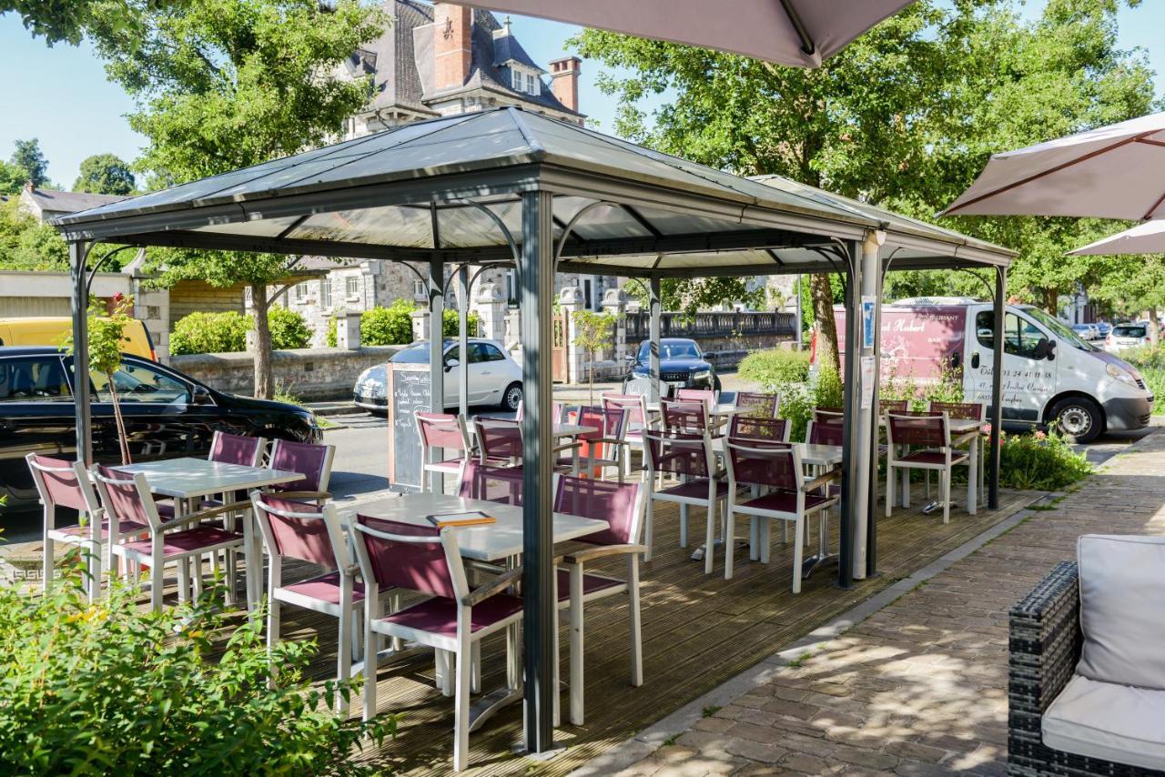 Logis Le Saint Hubert Hotel Haybes Eksteriør billede