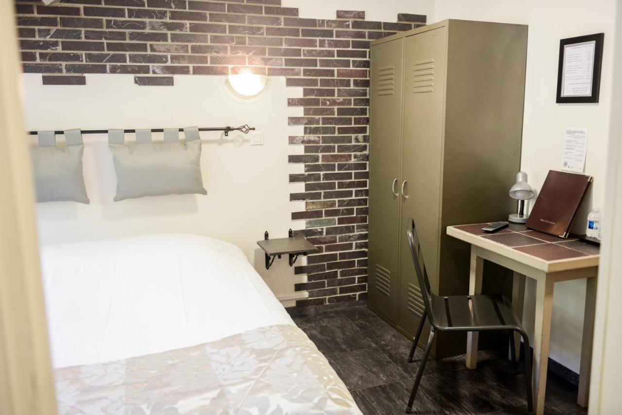 Logis Le Saint Hubert Hotel Haybes Eksteriør billede