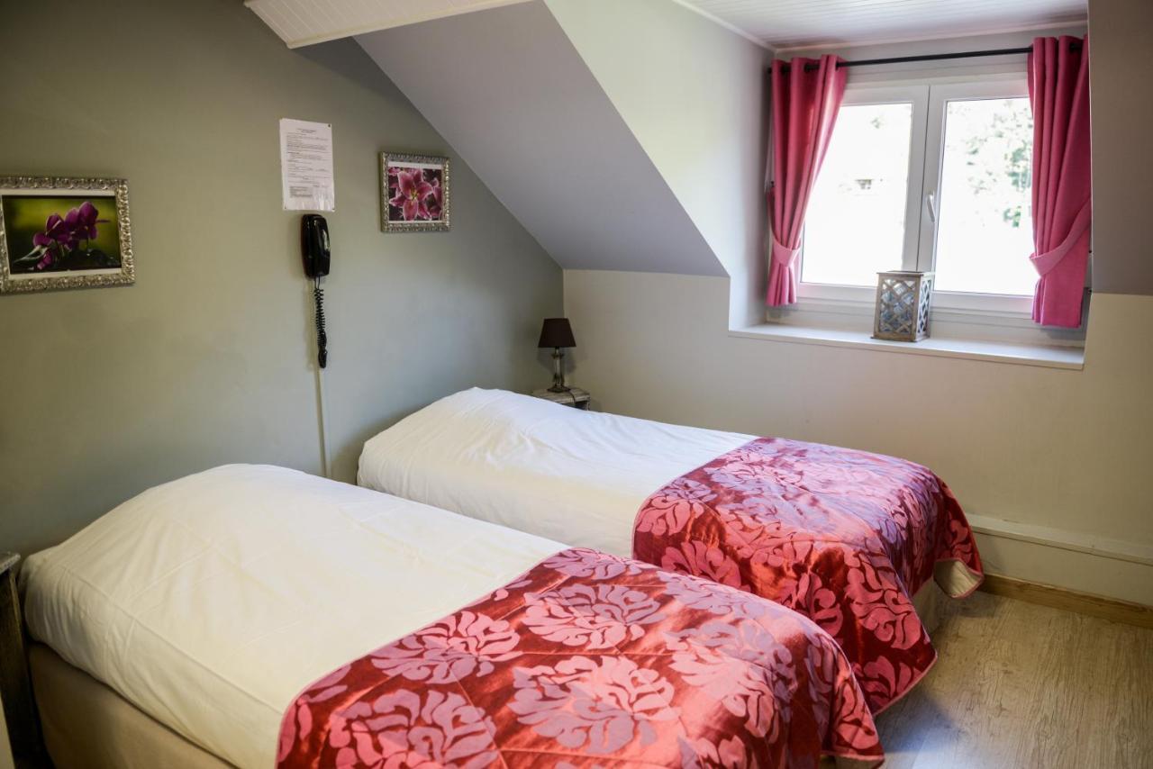 Logis Le Saint Hubert Hotel Haybes Eksteriør billede
