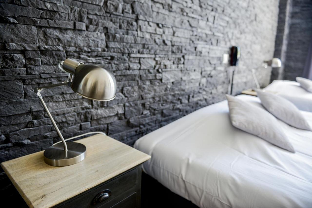 Logis Le Saint Hubert Hotel Haybes Eksteriør billede