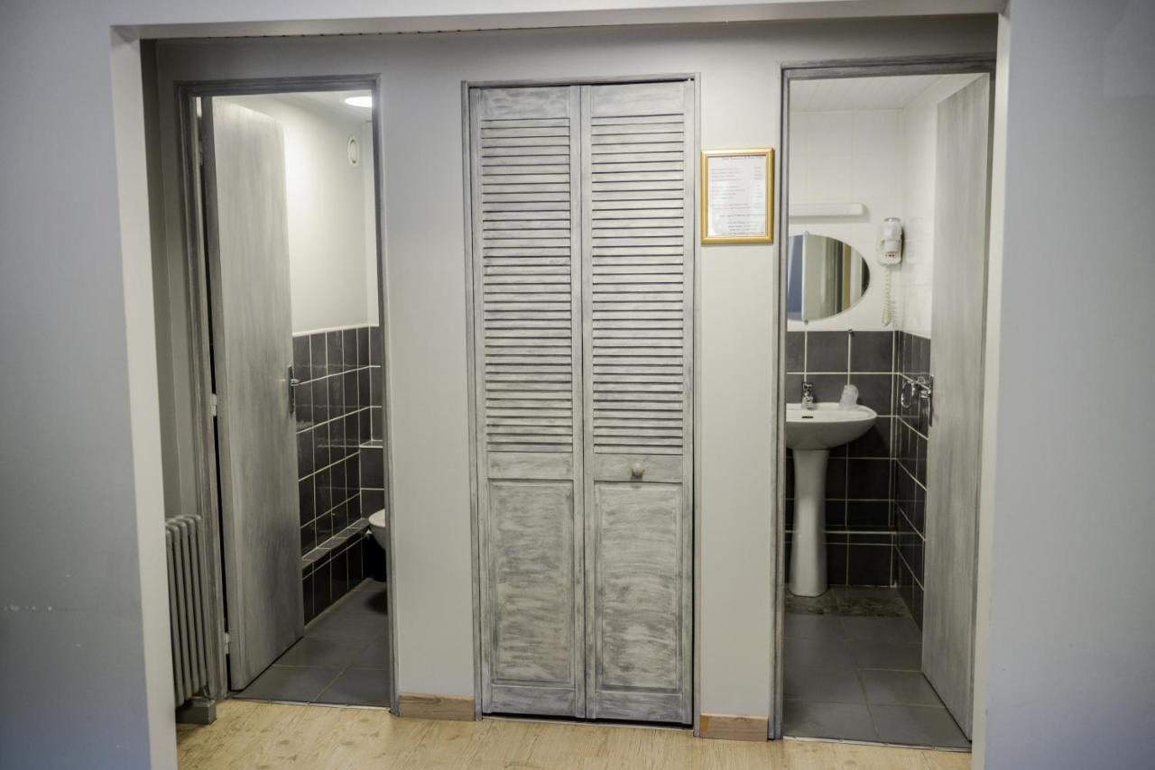 Logis Le Saint Hubert Hotel Haybes Eksteriør billede