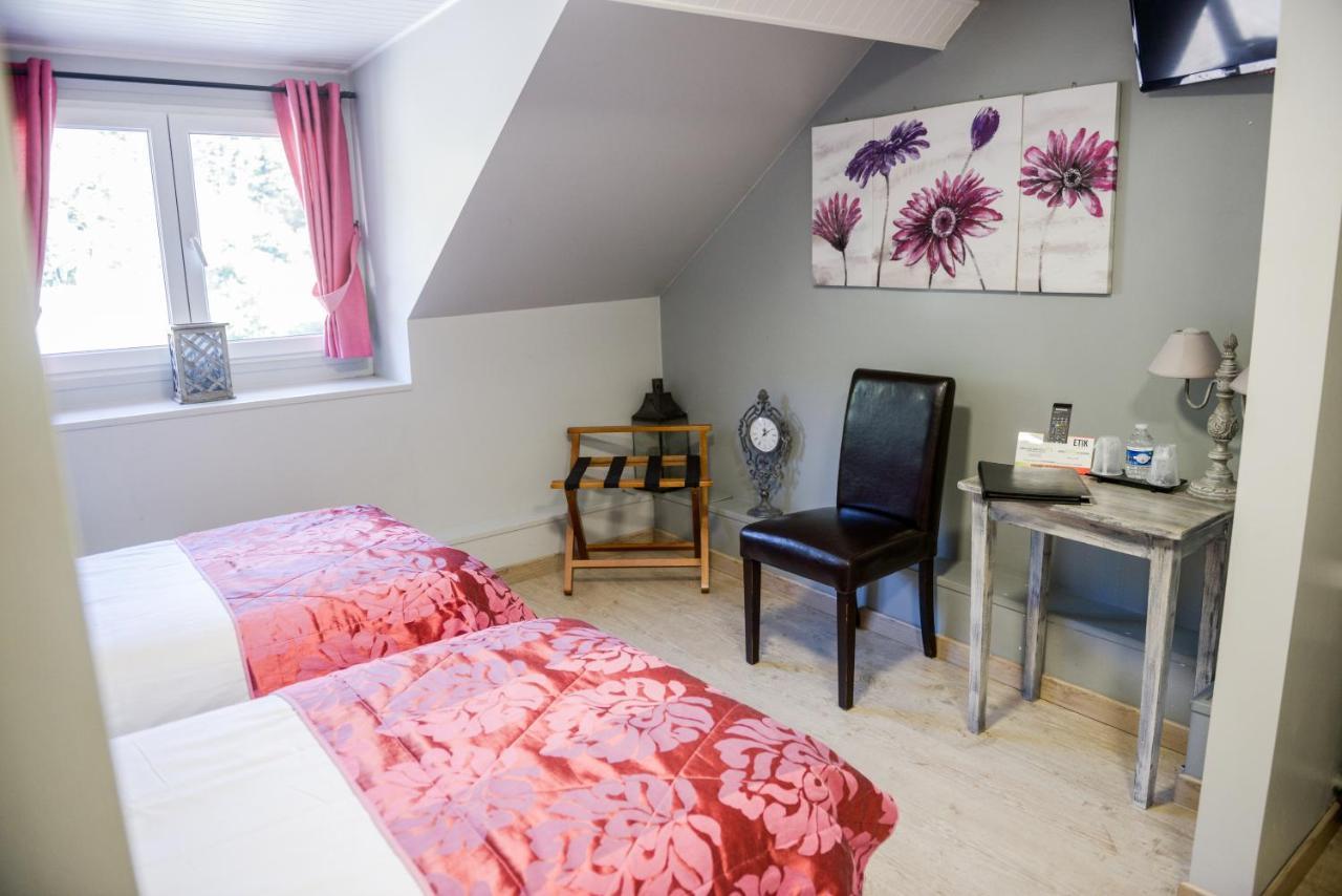 Logis Le Saint Hubert Hotel Haybes Eksteriør billede