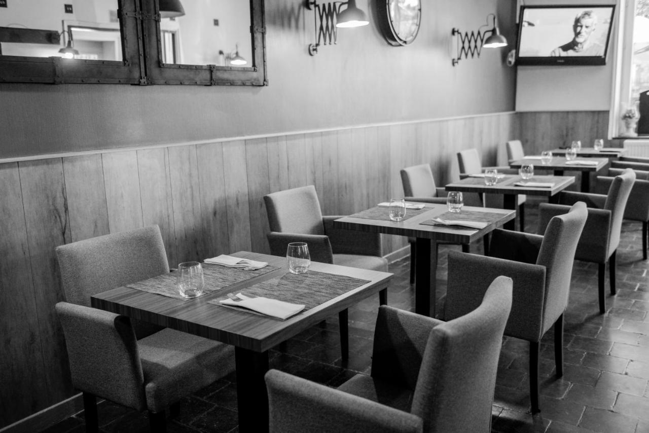 Logis Le Saint Hubert Hotel Haybes Eksteriør billede