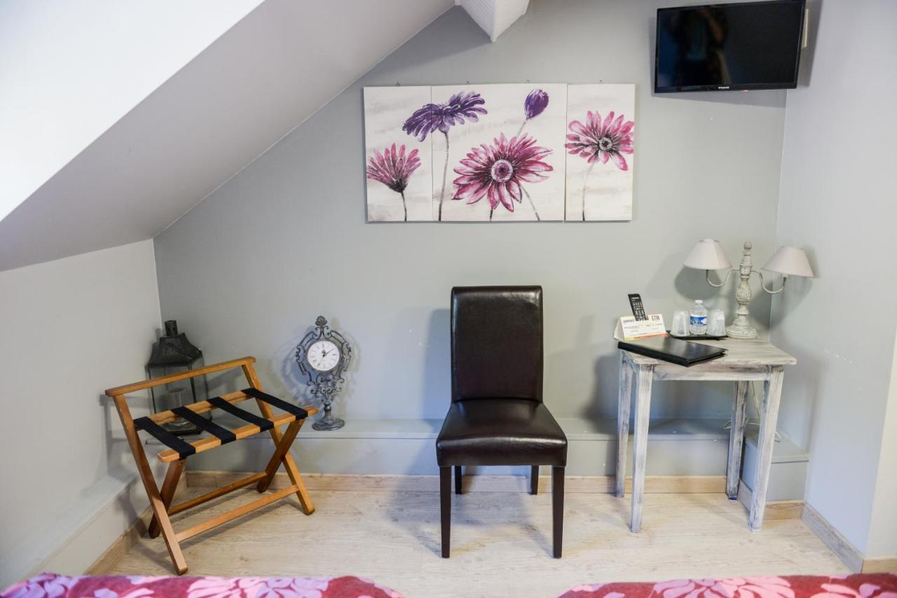 Logis Le Saint Hubert Hotel Haybes Eksteriør billede