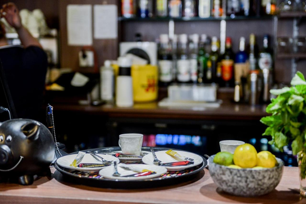 Logis Le Saint Hubert Hotel Haybes Eksteriør billede
