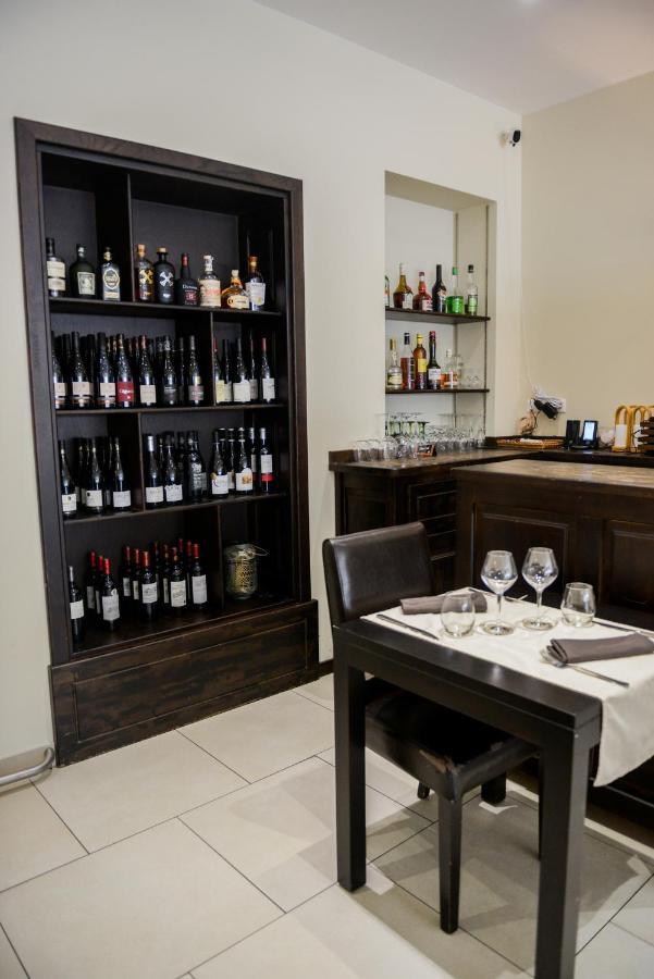 Logis Le Saint Hubert Hotel Haybes Eksteriør billede