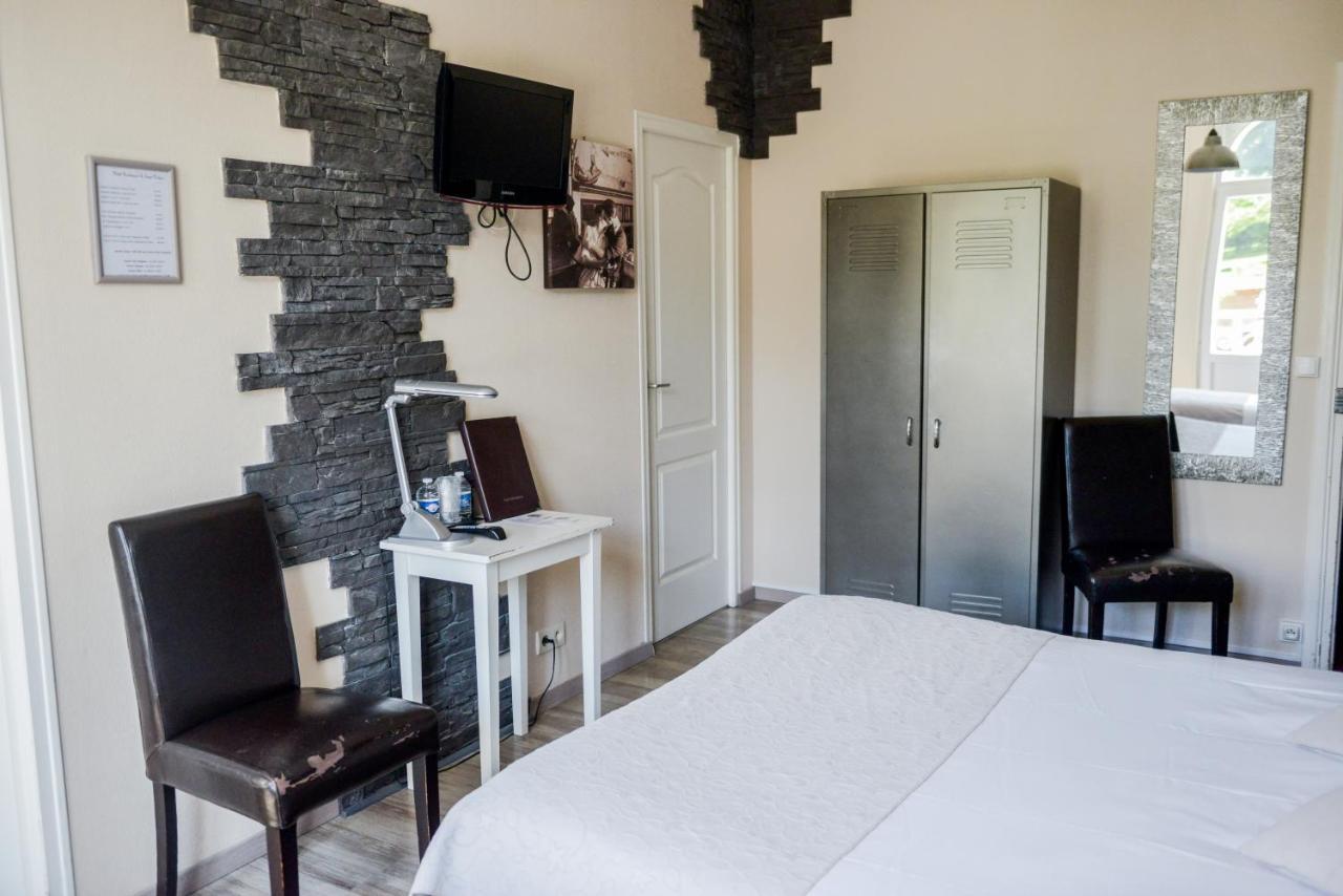 Logis Le Saint Hubert Hotel Haybes Eksteriør billede