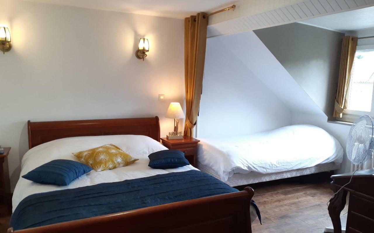 Logis Le Saint Hubert Hotel Haybes Eksteriør billede
